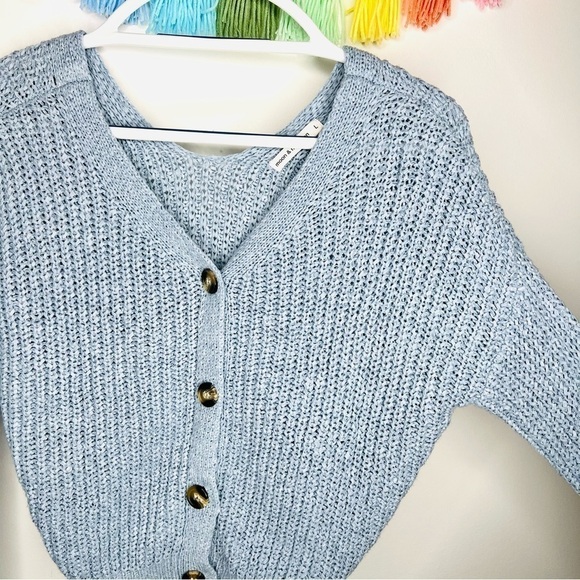 Moon and Madison Cropped Chunky Knit Button Up Cropped Cardigan Size Large - Picture 3 of 11